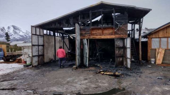 El fuego consumió una casa y un taller en Bariloche