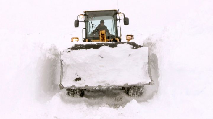 Por nevadas persistentes interrumpen el tránsito en las rutas cordilleranas de Neuquén