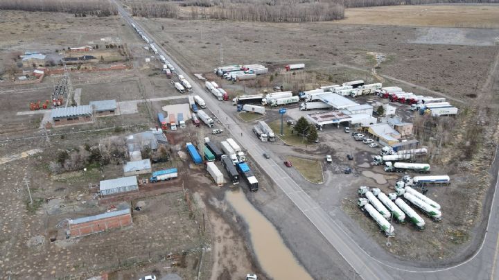 Más de 240 camiones esperan en Las Lajas a que se reabra el paso Pino Hachado