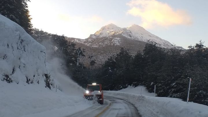 Despejaron la nieve en algunas rutas y pasos pero continúan los problemas para poder circular