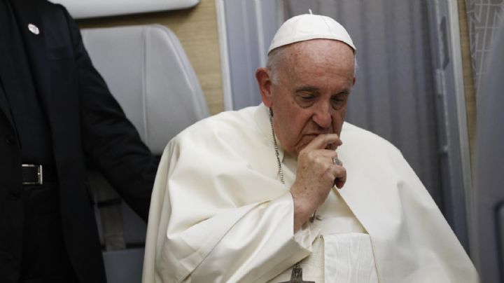 El papa Francisco reconoció que debe bajar el ritmo de sus viajes o “hacerse a un lado”