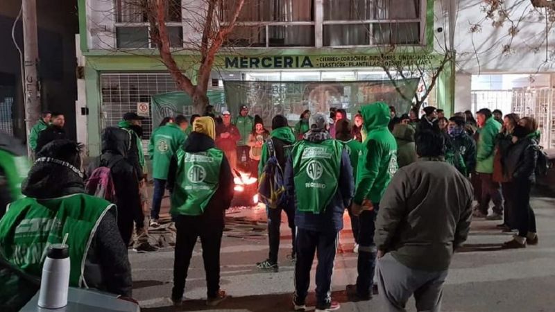 Otra jornada convulsionada en Río Negro por paro de trabajadores estatales