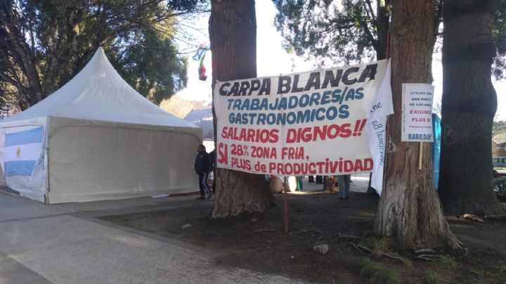 Gastronómicos de San Martín de los Andes continúan el reclamo por salarios dignos