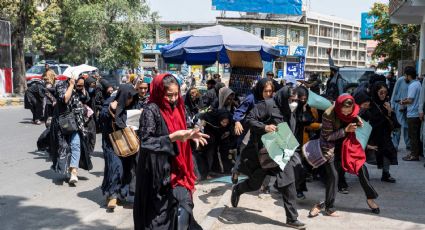 Los talibanes dispersaron con disparos una protesta de mujeres: pedían pan, trabajo y libertad