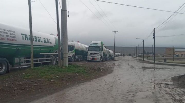 Son 140 los camiones varados en Las Lajas por el cierre de Pino Hachado