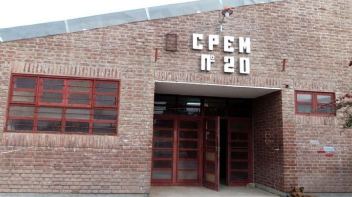 Autoridades del CPEM N° 20 le reclamaron a Llancafilo por problemas edilicios