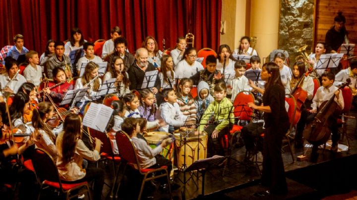 La Orquesta Escuela Municipal de Villa La Angostura recibió 30 nuevos instrumentos