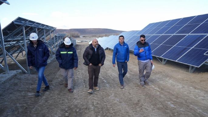 Koopmann inspeccionó la obra del parque solar El Alamito