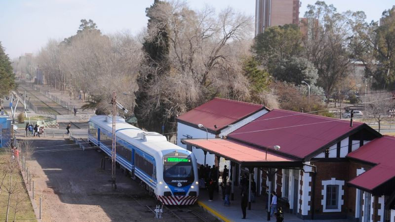 UNCo: Buscan garantizar el pasaje gratis para estudiantes en el Tren del Valle