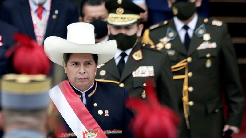 El Congreso de Perú le negó el permiso al presidente de viajar para la asunción de Gustavo Petro