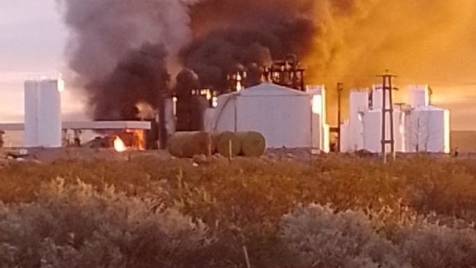 Incendio en la refinería: se conformó el comité de crisis y 90 personas trabajan en el lugar