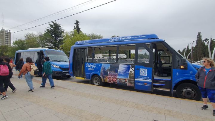 El bus turístico de la ciudad de Neuquén se afianza entre los visitantes