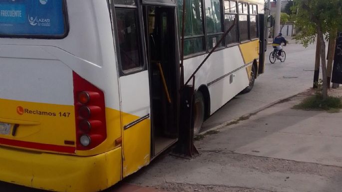 Colectivo de Autobuses Neuquén sufrió un desperfecto mecánico y se quedó sin frenos