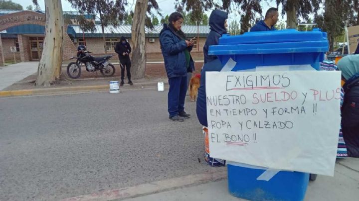 Tercerizados del hospital Natalio Burd levantaron el corte de ruta luego de cobrar su salario