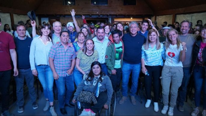 Javier Murer cerró la campaña con un multitudinario acto en Villa la Angostura