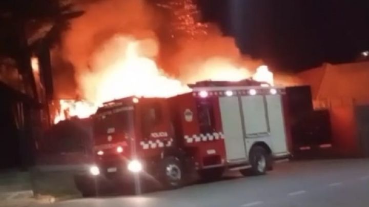 Se incendió una conocida parrilla de Neuquén: pérdidas totales