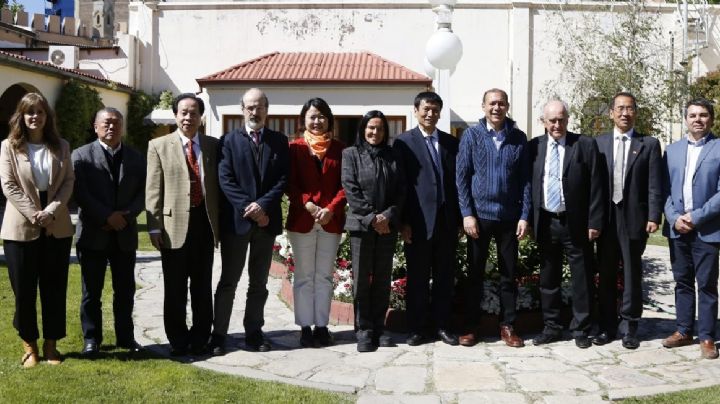 Gutiérrez se reunió con empresarios chinos que quieren explotar potasio, úrea y petróleo