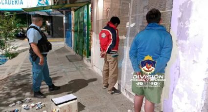 La policía sorprendió a dos sujetos en pleno robo en un comercio del centro de Neuquén