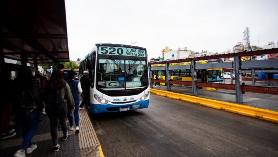 Se anticipa un paro de colectivos por un conflicto salarial