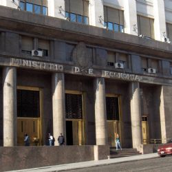 El Ministerio de Economía aseguró que deja fondos para pagar sueldos, jubilaciones y aguinaldos