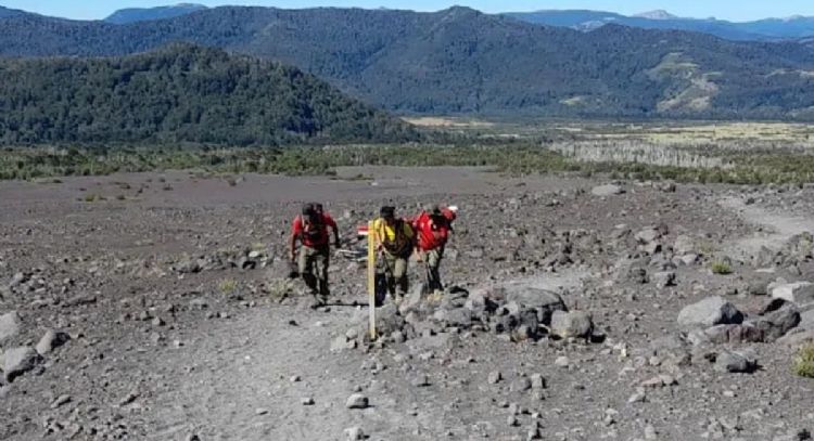 Tuvieron que rescatar con un helicóptero a un hombre que se quebró cuando descendía el Volcán Lanín