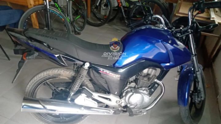 En cuestión de minutos, la policía recuperó una motocicleta que había sido robada