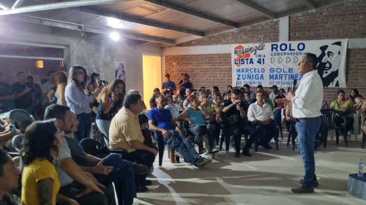 Figueroa, Peláez y candidatos de la lista 41 escucharon a vecinos de Valentina Sur mientras mateaban