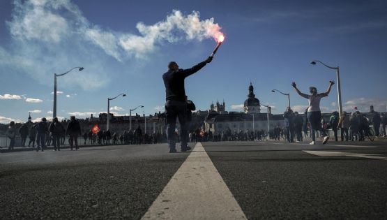 Masivas manifestaciones en Francia por la reforma en las pensiones de Macron