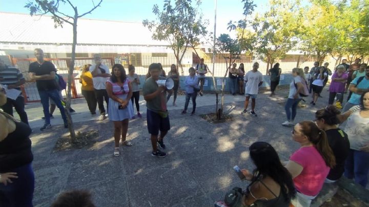 Sin clases en el oeste neuquino: el CPEM 40 y 70 reclamaron ante la falta de clases