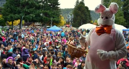 Para celebrar la Semana Santa, el “ConeMóvil” entrega huevos de chocolate en San Martín de los Andes
