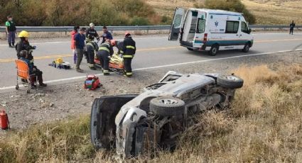 Una camioneta mordió la banquina y volcó en la Ruta 234, en cercanías a Junín de los Andes