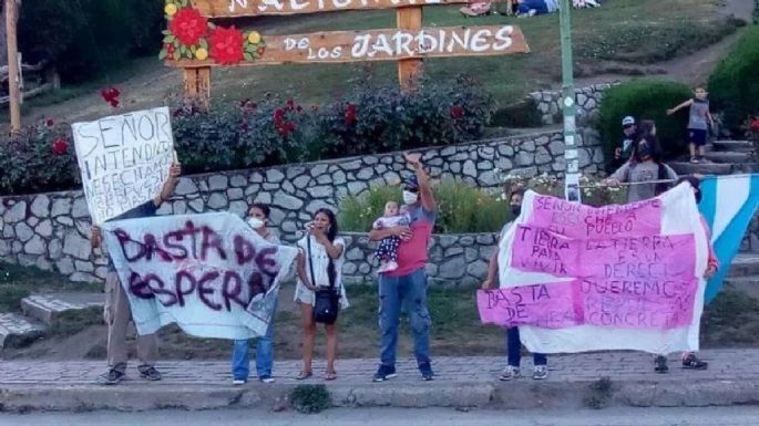Villa La Angostura: convocan a realizar un acampe en la plaza para reclamar por viviendas permanente