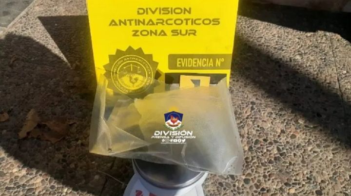 Secuestraron más de 100 envoltorios con cannabis y detuvieron a dos hombres