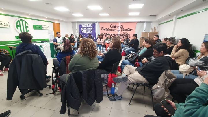 Empleados de Desarrollo Social alargan medidas de fuerza: reclaman mejores condiciones laborales