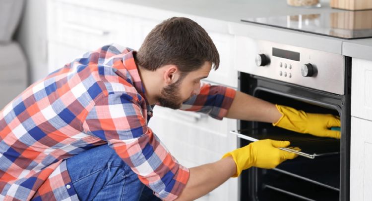 Sin químicos, barato y fácil: la forma más efectiva de limpiar tu horno