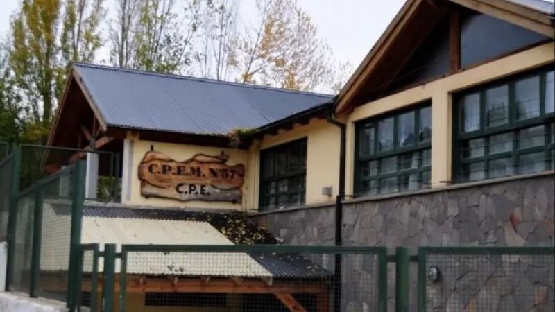 Comunidad educativa del CPEM 57 reclama por la obra inconclusa en el edificio