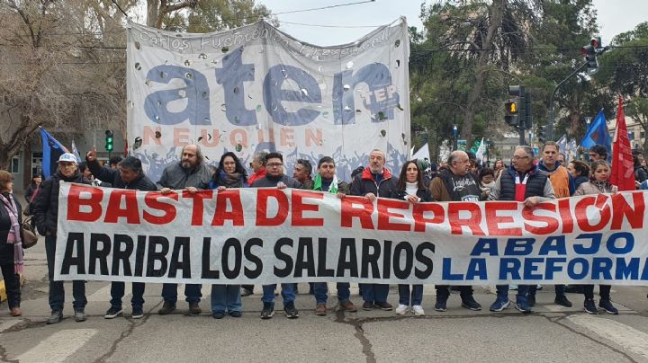 Organizaciones de Neuquén marcharon en solidaridad con Jujuy: "Arriba los salarios, abajo la reforma"