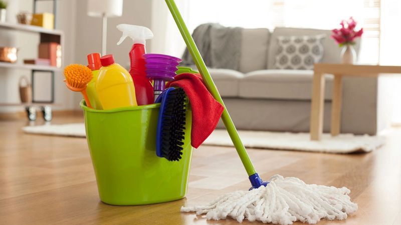 No pierdas tiempo ni dinero: cuál es el orden correcto para limpiar tu casa y hacerlo más rápido