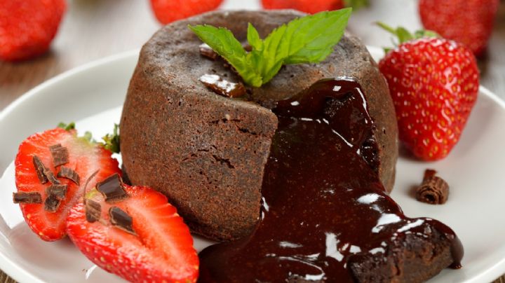 Volcán de chocolate en microondas y en solo 1 minuto: la receta perfecta para los días de antojo