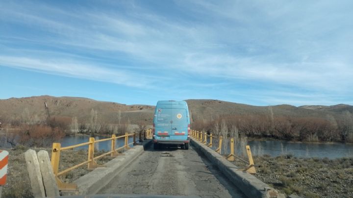 Temporada de invierno: el eterno problema de cruzar el viejo puente de La Rinconada