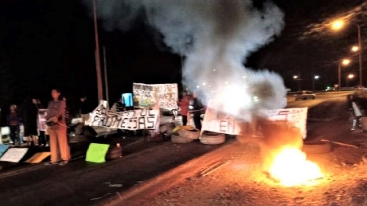 Trabajadores de Desarrollo Social cortan la Ruta 22 en Arroyito: rechazan resultados de concurso