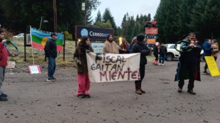 La comunidad Paicil Antreao se manifestó en el cerro Bayo y denunció al fiscal Gaitán