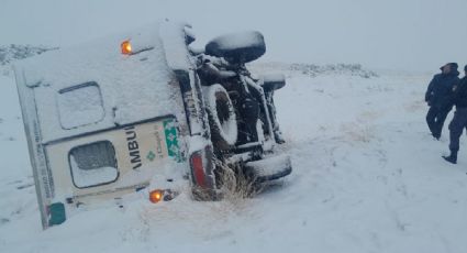 Durante el temporal de nieve, una ambulancia volcó cerca de Zapala y una enfermera resultó herida