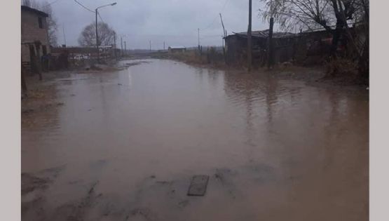 Familias de Campo Grande lucharon para que el agua no entrara a sus casas
