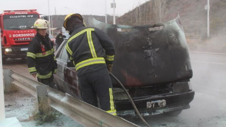 Se le incendió el auto en la Ruta Nº 7 horas después de haberlo comprado