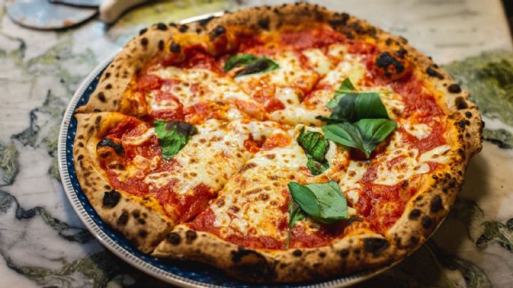 Pizza sin amasar: no gastés tiempo y prepará esta deliciosa receta que te salva