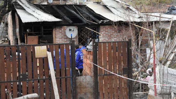 Dos personas murieron tras incendiarse por completo una vivienda en Cordón Colón