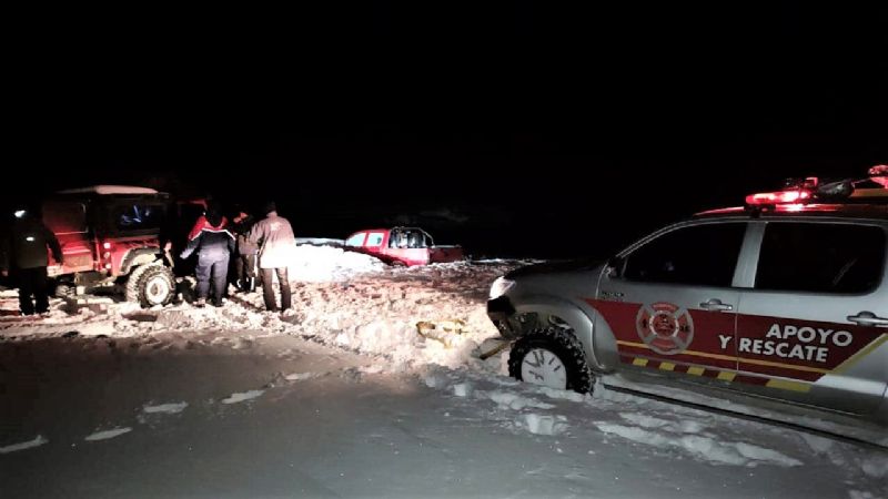 Rescataron a una familia chilena que estaba atrapada en la nieve desde el viernes