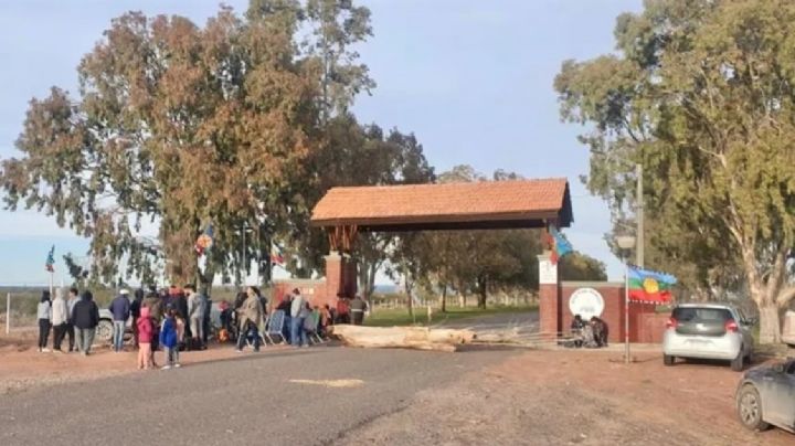 Mapuches festejan fallo del TSJ con un bloqueo de seis días en el ingreso al club Mari Menuco