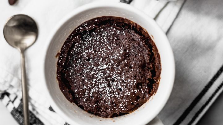 Torta de chocolate en taza y en microondas: preparala en pocos minutos para un antojo dulce